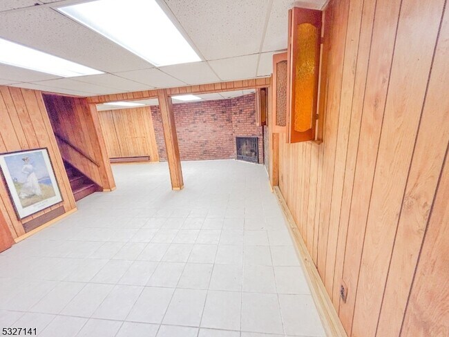 Building Photo - 215 Monroe Ave