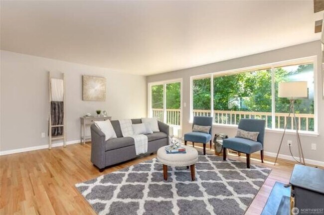 Building Photo - Spacious 3BR House in Federal Way