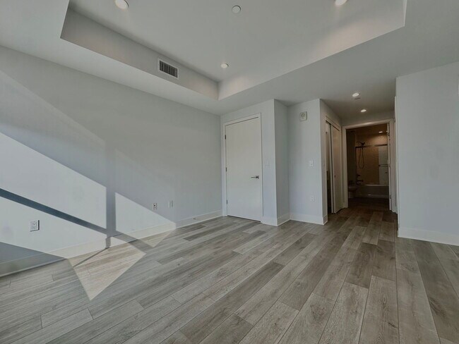 Building Photo - 5953 Saturn St