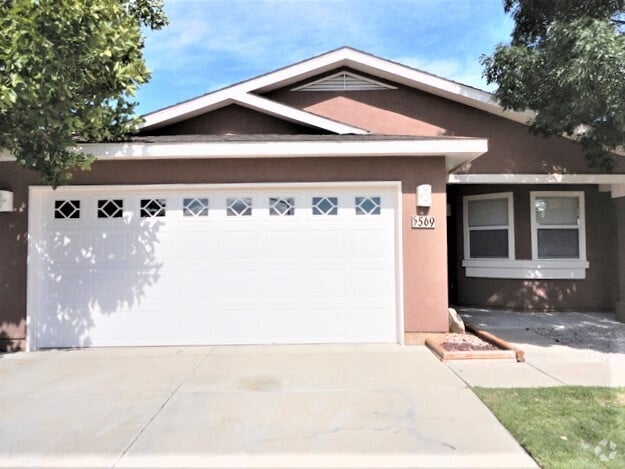 Building Photo - 569 Santa Fe Meadows Dr NE