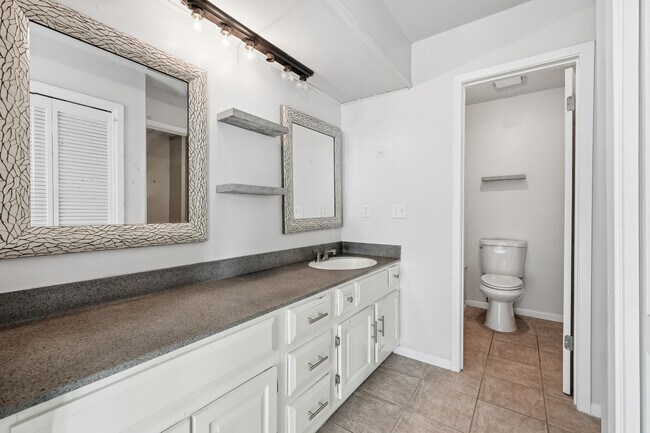 Building Photo - 7 Marina Cove Dr