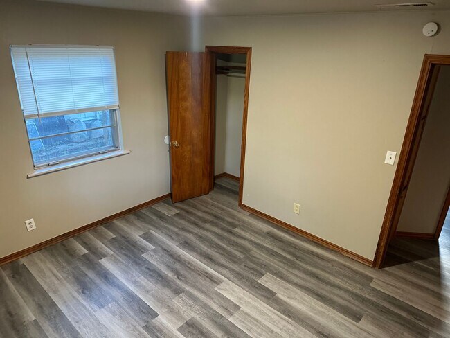Building Photo - Available Now! 3-Bed, 1-Bath Springdale Ho...