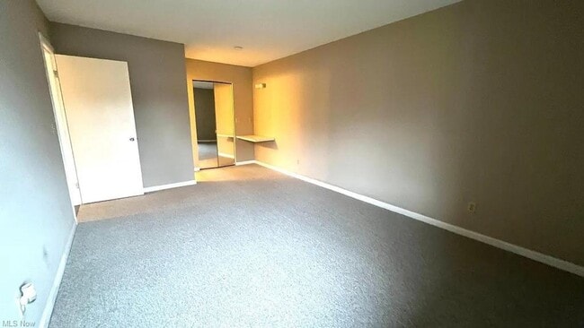 Building Photo - 1263 Lost Nation Rd