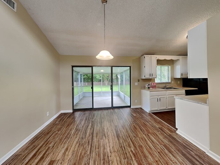 Building Photo - 1685 Farm Way