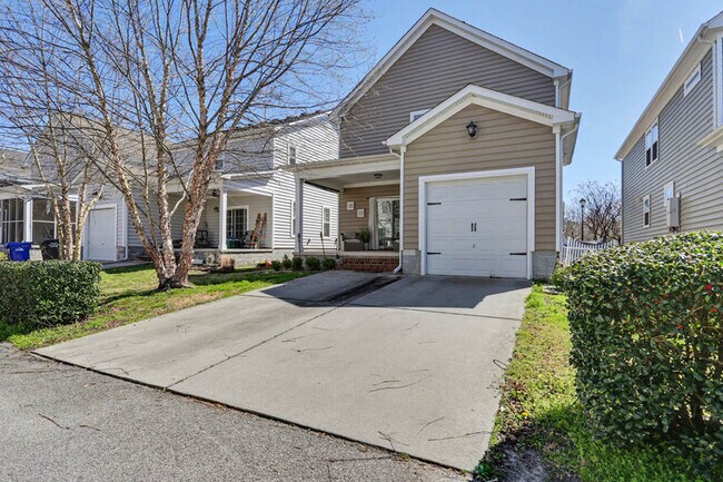 Building Photo - 326 Sedium Ln