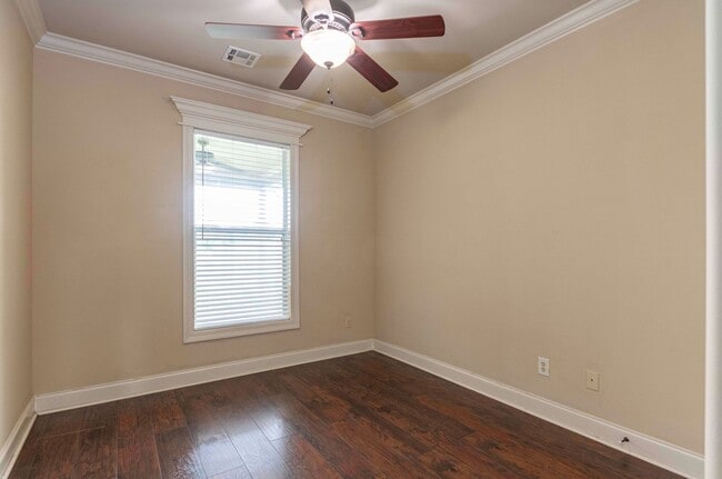 Building Photo - 3 bedroom 2 bath for rent