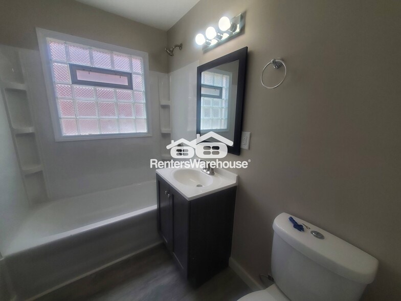Building Photo - 5854 N 64th St