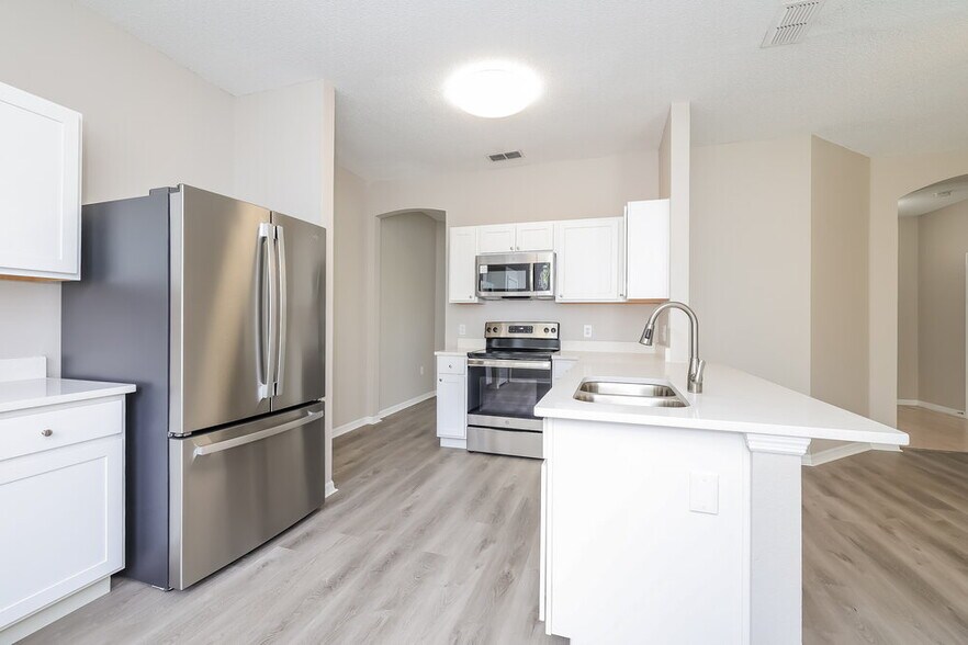 Building Photo - 556 Pinehurst Cove