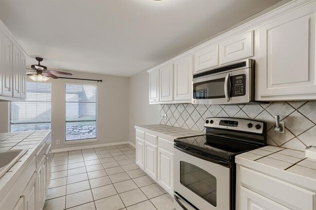 Building Photo - 11 Casa Verde St