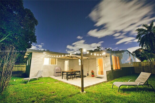 Building Photo - Northeast 132nd Street, North Miami, FL 33...