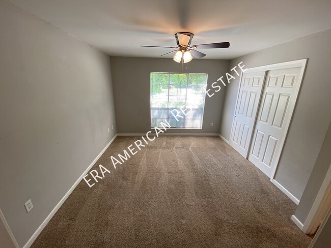 Building Photo - 1006 Pine Lake Dr