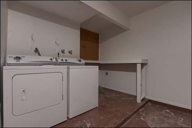 Building Photo - 6634 Dawn Dr