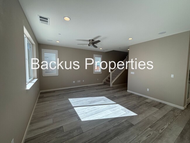 Building Photo - Three Bedroom Home in Hollister