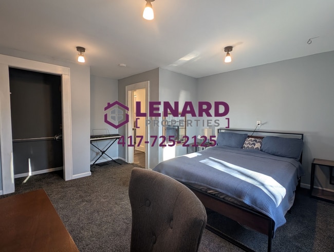 Building Photo - Beautiful And Spacious 3 Bedroom Home!