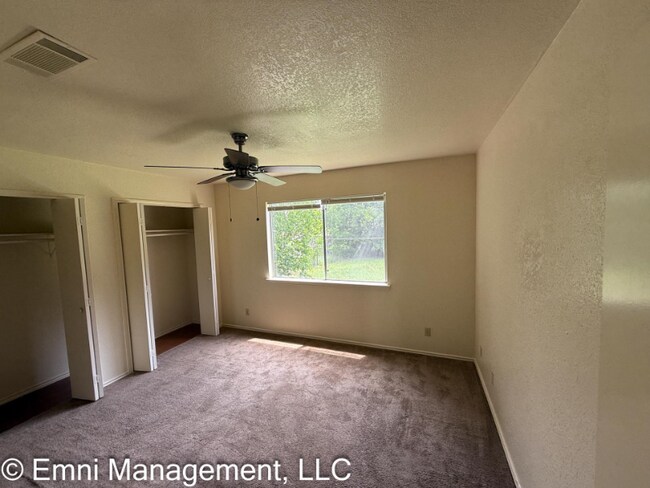 Building Photo - 2304 Silverhill Dr