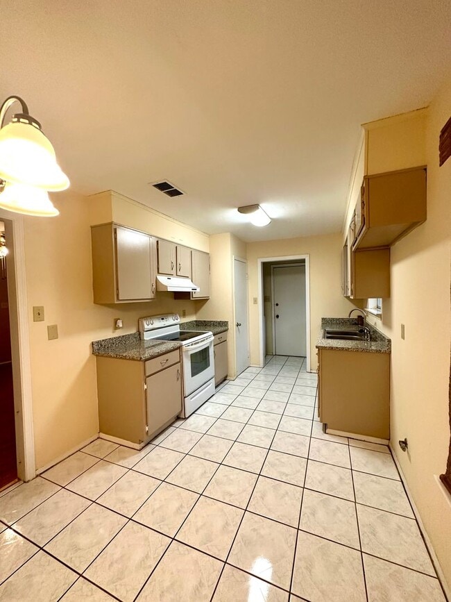 Building Photo - 3BR 2BA House in South River Oaks