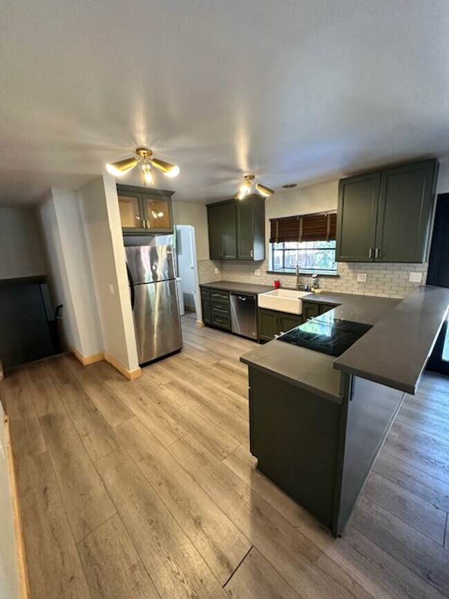 Building Photo - Lovely multi level home available now for ...