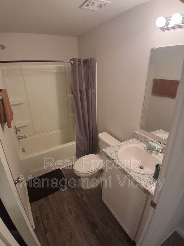 Building Photo - 12516 Waterbury Way