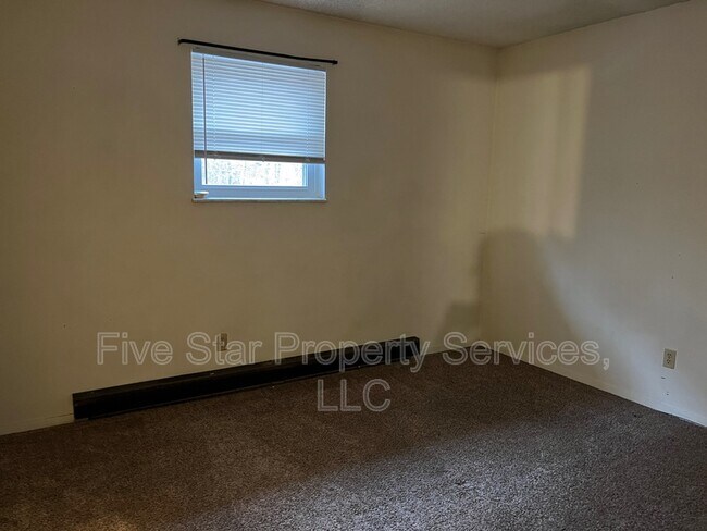 Building Photo - 2070 W Washington St