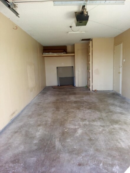 Building Photo - 6209 SW Summit Ave