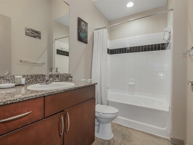 Building Photo - 2344 Camden Dr