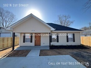 Building Photo - 102 N. 1st. Street | 4 Bedrooms | 2 Bathrooms