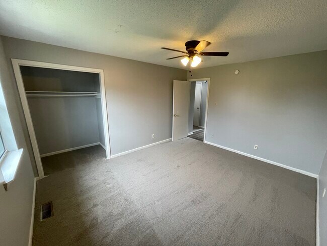 Building Photo - 1208 Henson