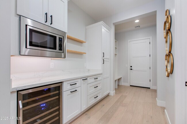 Building Photo - 3802 E Highland Ave