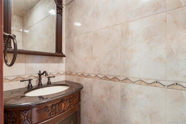 Building Photo - 822 Dean Ave