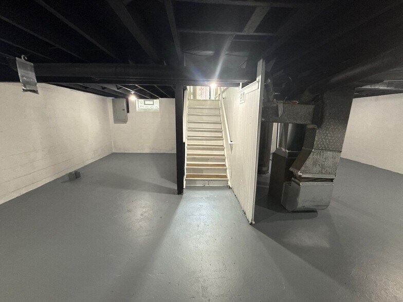 Building Photo - Fully Renovated 3-Bedroom Home – Move-In R...