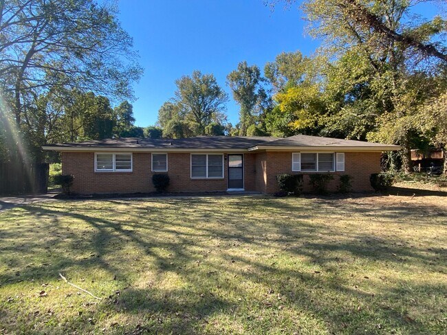 Building Photo - Completely Remodeled 3/2 in Prattville!