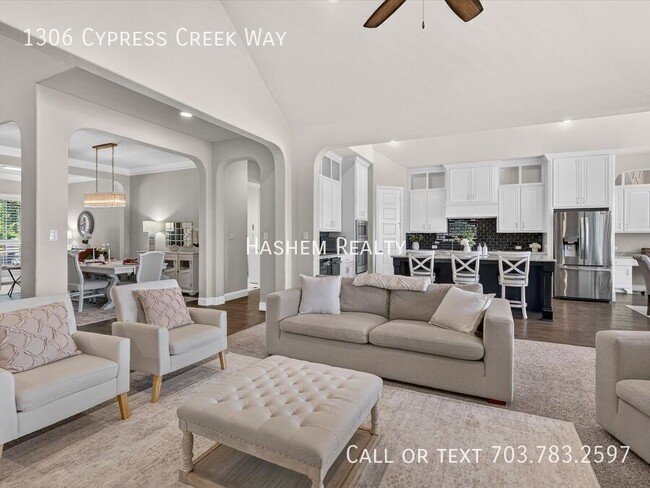 Building Photo - 1306 Cypress Creek Way
