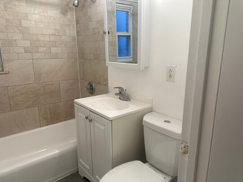 Building Photo - 47-61 Bross Pl