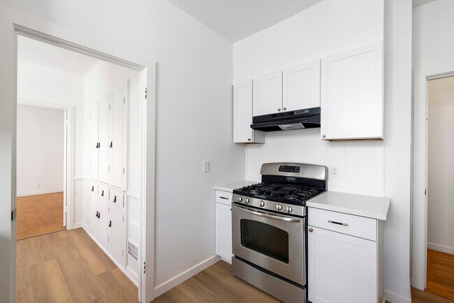 Building Photo - 232 Mallorca Way