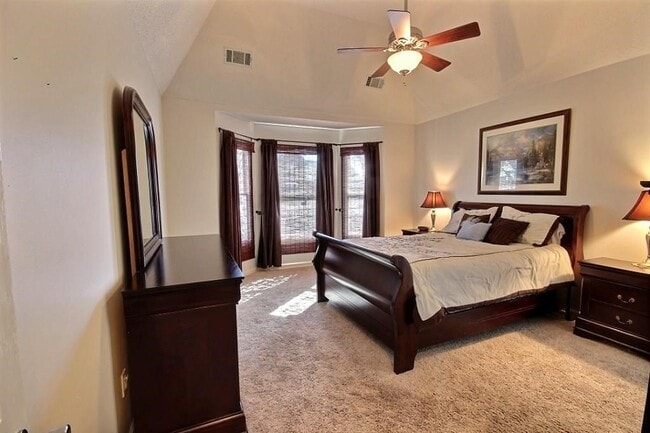 Building Photo - 773 Bradley Cove