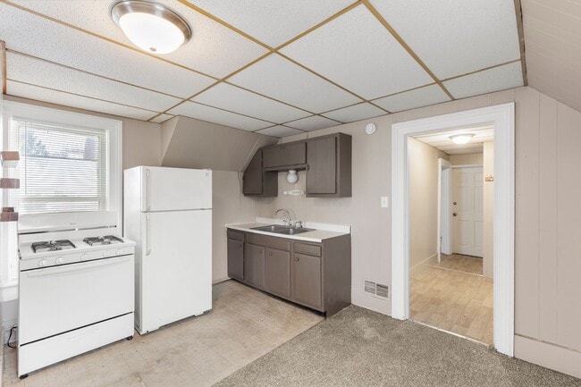 Primary Photo - 117 W Division St