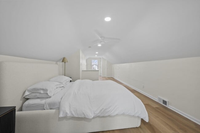 Building Photo - 111 Rosslyn Ave