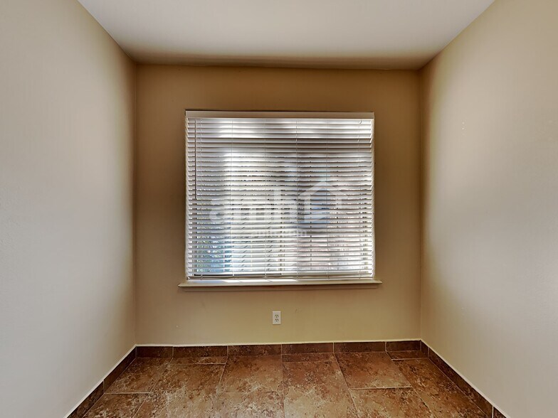 Building Photo - 12566 W Cheery Lynn Rd