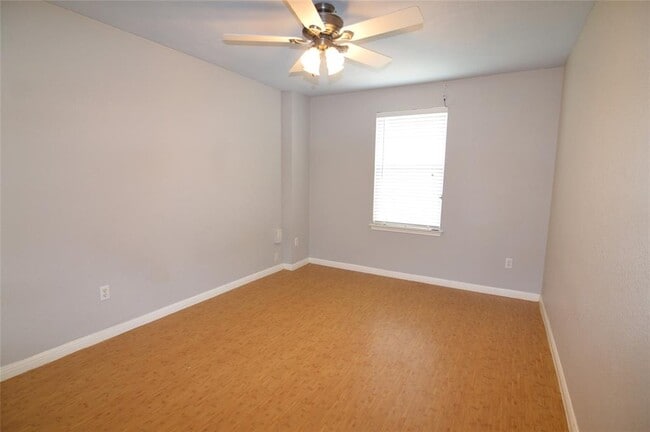 Building Photo - 916 Brighton Pl