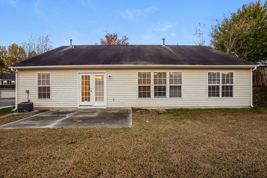 Building Photo - 8445 Angwin Pl