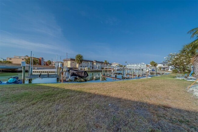 Building Photo - 11650 Capri Cir S