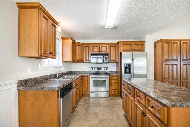 Building Photo - 102 Summerstone Bend