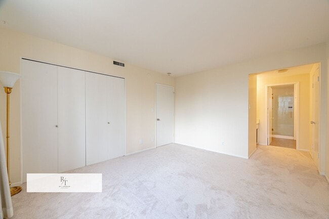 Building Photo - Modern 2-Bedroom Condo with Premium Amenities in Los Angeles