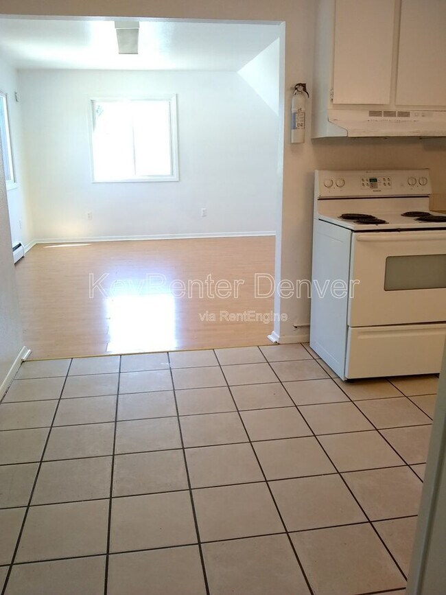 Building Photo - 1118 6th St