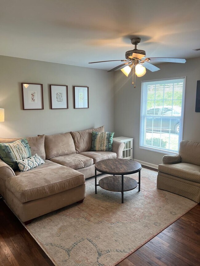 Building Photo - 3 bedroom/1 bathroom home in Central, SC