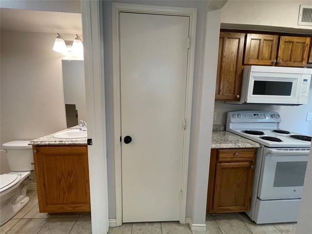 Building Photo - 5516 Lewis Ct