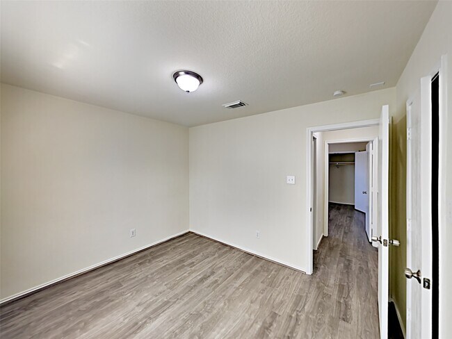 Building Photo - 12402 Grossmount Dr
