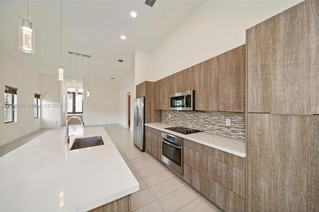 Building Photo - 7635 NW 103rd Pl