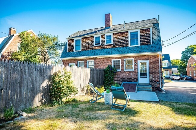 Building Photo - 77 Porpoise Way