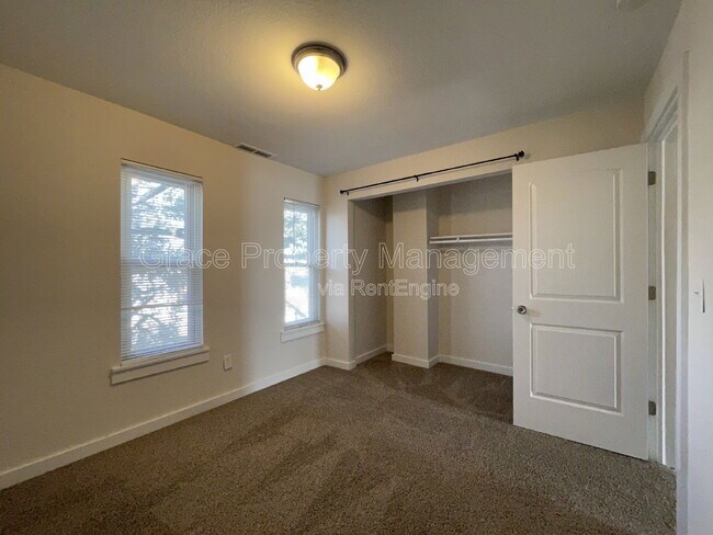 Building Photo - 1125 Sir Galahad Dr